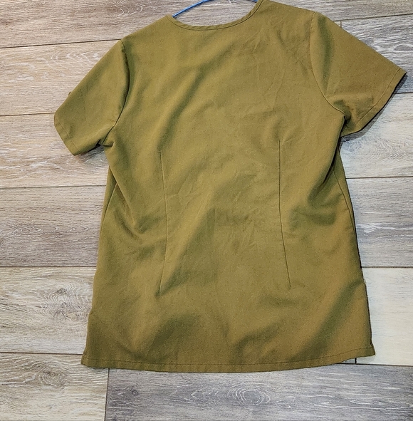 Figs Woman's Martini Olive Green Scrub Top Size Small - Picture 2 of 8
